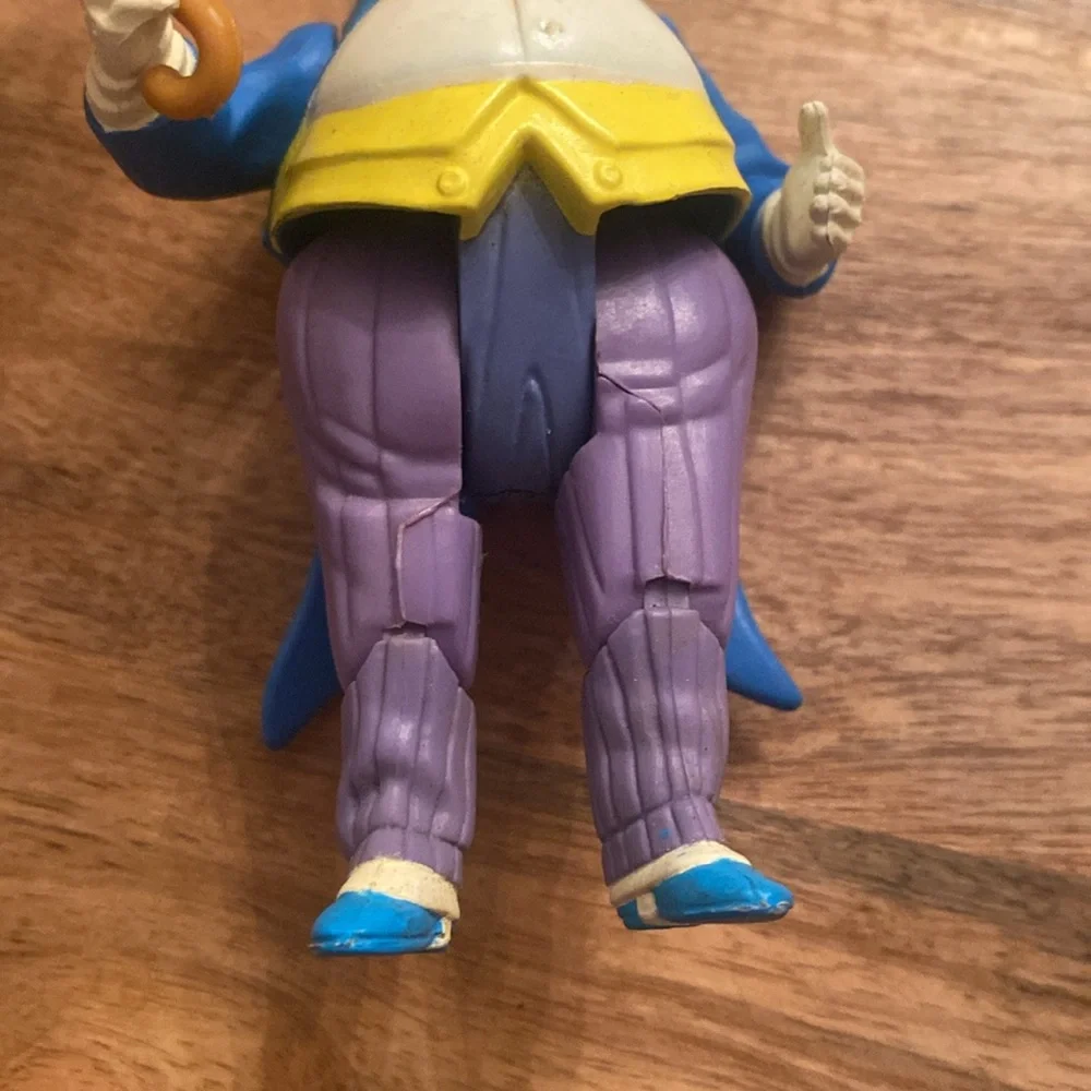 1984 Vintage Kenner Super Powers The Penguin Action Figure w/ Umprella Top - Picture 5 of 10